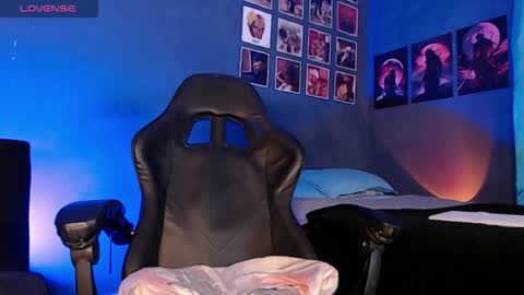 Snapshot of andrew_hoult chatting on October 10, 4:28 am Andrew online show from October 10, 4:28 am