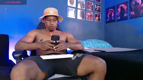 Snapshot of andrew_hoult chatting on September 15, 9:27 pm Andrew online show from September 15, 9:27 pm