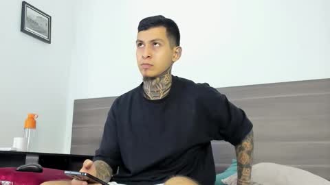 andrew_sanders69 online show from November 19, 3:06 am