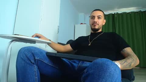 Snapshot of andrewbanner chatting on September 30, 8:51 am MasterRomania online show from September 30, 8:51 am
