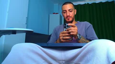 Snapshot of andrewbanner chatting on September 27, 8:34 am MasterRomania online show from September 27, 8:34 am