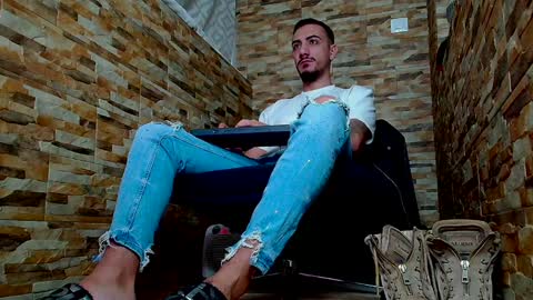 Snapshot of andrewbanner chatting on February 2, 4:37 am MasterRomania online show from February 2, 4:37 am
