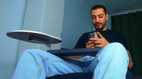 Snapshot of andrewbanner chatting on October 14, 6:09 am MasterRomania online show from October 14, 6:09 am
