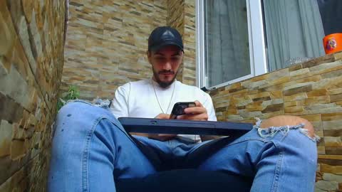 Snapshot of andrewbanner chatting on January 15, 6:01 am MasterRomania online show from January 15, 6:01 am