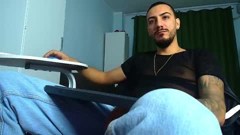 Snapshot of andrewbanner chatting on October 4, 5:34 am MasterRomania online show from October 4, 5:34 am