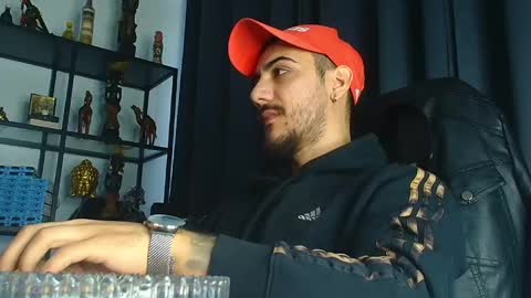 Snapshot of andrewbanner chatting on February 18, 5:42 am MasterRomania online show from February 18, 5:42 am