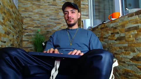Snapshot of andrewbanner chatting on December 28, 4:19 am MasterRomania online show from December 28, 4:19 am