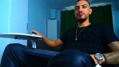 Snapshot of andrewbanner chatting on September 26, 8:23 am MasterRomania online show from September 26, 8:23 am