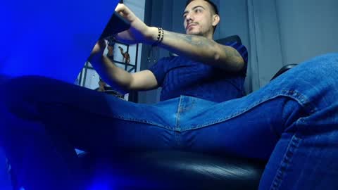 Snapshot of andrewbanner chatting on February 7, 5:20 am MasterRomania online show from February 7, 5:20 am