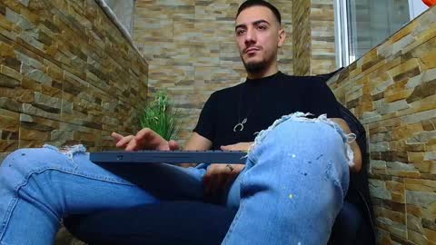 Snapshot of andrewbanner chatting on January 17, 5:00 am MasterRomania online show from January 17, 5:00 am