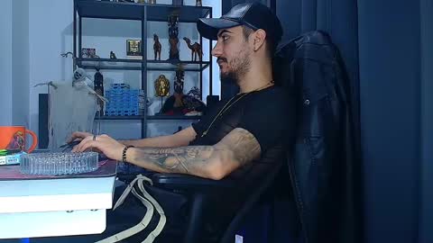Snapshot of andrewbanner chatting on February 19, 6:00 am MasterRomania online show from February 19, 6:00 am
