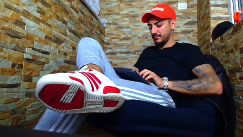 Snapshot of andrewbanner chatting on December 12, 4:48 am MasterRomania online show from December 12, 4:48 am