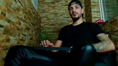 Snapshot of andrewbanner chatting on January 26, 4:20 am MasterRomania online show from January 26, 4:20 am