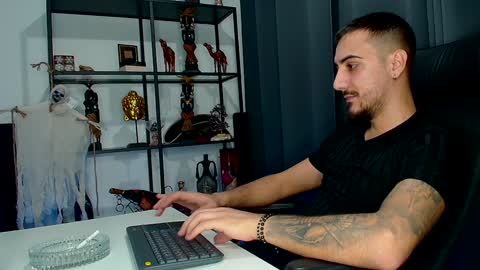 Snapshot of andrewbanner chatting on February 3, 6:07 pm MasterRomania online show from February 3, 6:07 pm