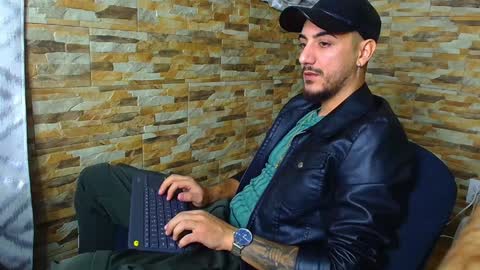 Snapshot of andrewbanner chatting on December 3, 4:46 am MasterRomania online show from December 3, 4:46 am