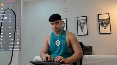 Snapshot of andrewlamar77 chatting on January 29, 2:10 pm Andrewlamar21 online show from January 29, 2:10 pm