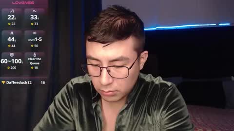 andrewmhilton_ online show from December 5, 5:14 am