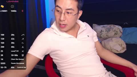 andrewmhilton_ online show from March 11, 11:04 pm