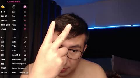 andrewmhilton_ online show from October 20, 6:17 am