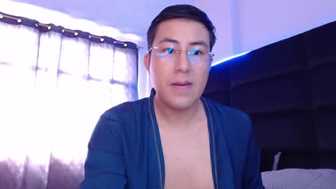 andrewmhilton_ online show from December 29, 5:22 pm