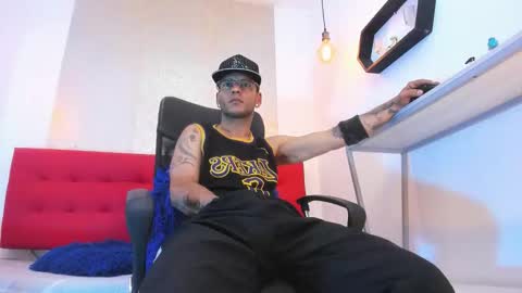   online show from December 1, 7:28 pm