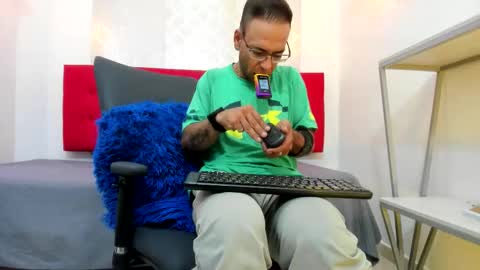   online show from November 24, 8:10 pm