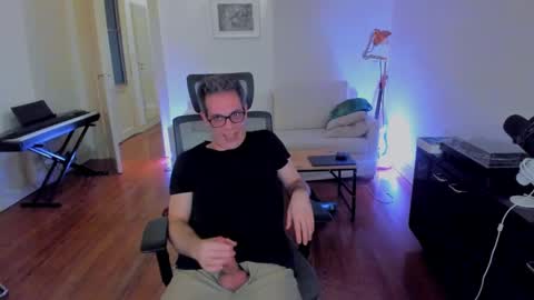 Andrew online show from December 12, 8:25 am