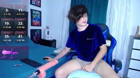 andy online show from November 30, 10:45 pm