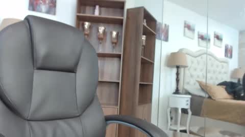 andyxibrat online show from April 18, 7:58 pm