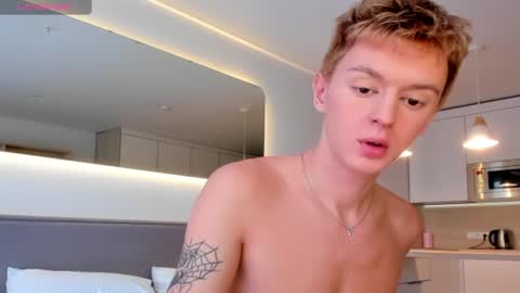 angel_andreww online show from January 11, 11:34 am