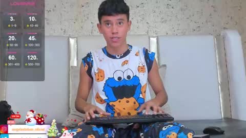 Snapshot of angel_esteban_fx chatting on December 5, 3:37 am ngel Esteban online show from December 5, 3:37 am