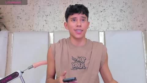 Snapshot of angel_esteban_fx chatting on January 11, 4:16 am ngel Esteban online show from January 11, 4:16 am