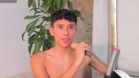 Snapshot of angel_esteban_fx chatting on February 26, 4:03 am ngel Esteban online show from February 26, 4:03 am
