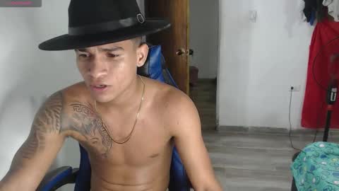 Snapshot of angel_latinguy chatting on October 13, 5:02 am Angel online show from October 13, 5:02 am