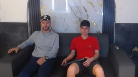 angel_villareal_ online show from March 10, 5:46 am