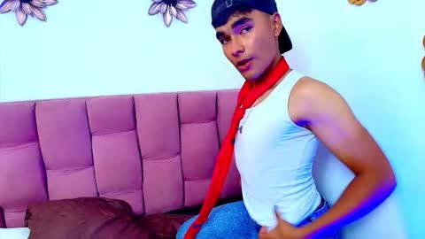 Snapshot of angelduzzzt chatting on October 10, 4:56 pm AngelduzZzt online show from October 10, 4:56 pm