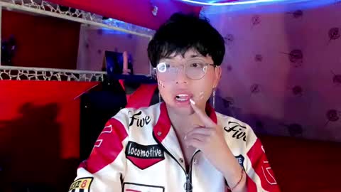 Snapshot of angellonfire chatting on October 6, 7:24 am Angel  online show from October 6, 7:24 am