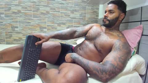 angelo_evans33 online show from March 11, 1:45 am