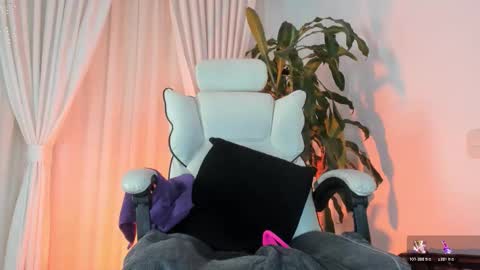 Angelo Ferro online show from December 17, 4:20 am