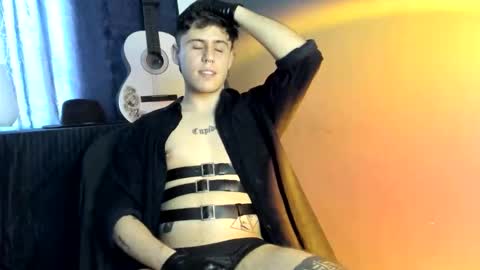 Snapshot of antonnello_ chatting on October 20, 9:41 pm antonnello_ online show from October 20, 9:41 pm