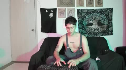 Snapshot of antonnello_ chatting on January 28, 8:47 pm antonnello_ online show from January 28, 8:47 pm