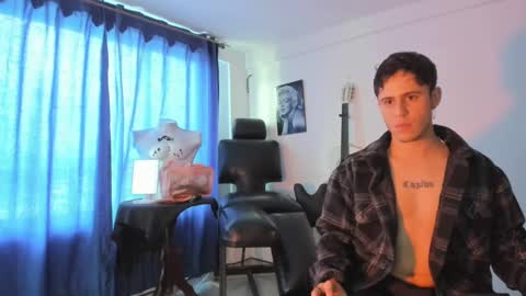 Snapshot of antonnello_ chatting on February 22, 9:21 pm antonnello_ online show from February 22, 9:21 pm