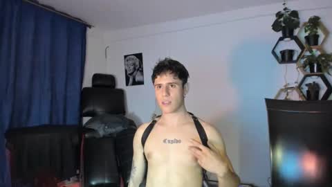 Snapshot of antonnello_ chatting on February 25, 12:03 am antonnello_ online show from February 25, 12:03 am