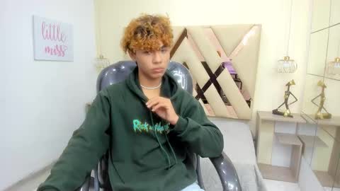 anyelotwink online show from March 7, 9:45 pm