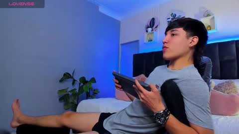 Snapshot of ares_di_martin chatting on September 26, 3:32 pm Ares online show from September 26, 3:32 pm