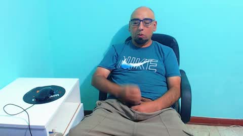 arnelux72 online show from February 17, 4:20 am