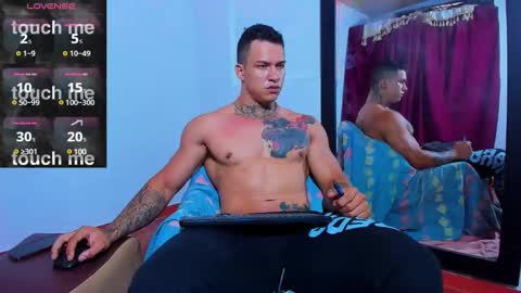 Snapshot of arnold_sexy_hot98 chatting on December 2, 12:16 pm arnold sexy hot98 online show from December 2, 12:16 pm
