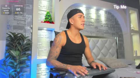 ARON BOLT online show from December 31, 2:14 pm