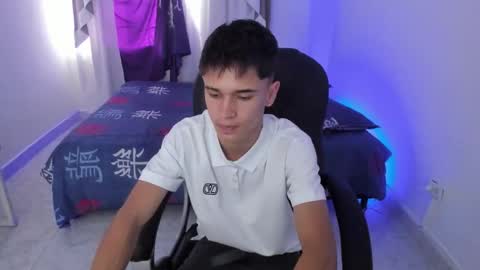 Aaron online show from October 27, 8:22 pm