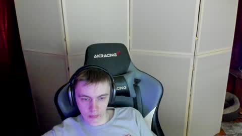 Snapshot of aron_neall chatting on December 3, 3:22 pm biggest penis online show from December 3, 3:22 pm